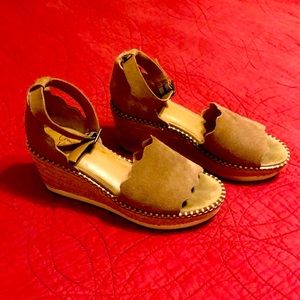 Crown Vintage wedge sandals with ankle straps. Women’s size 8. Tan leather.